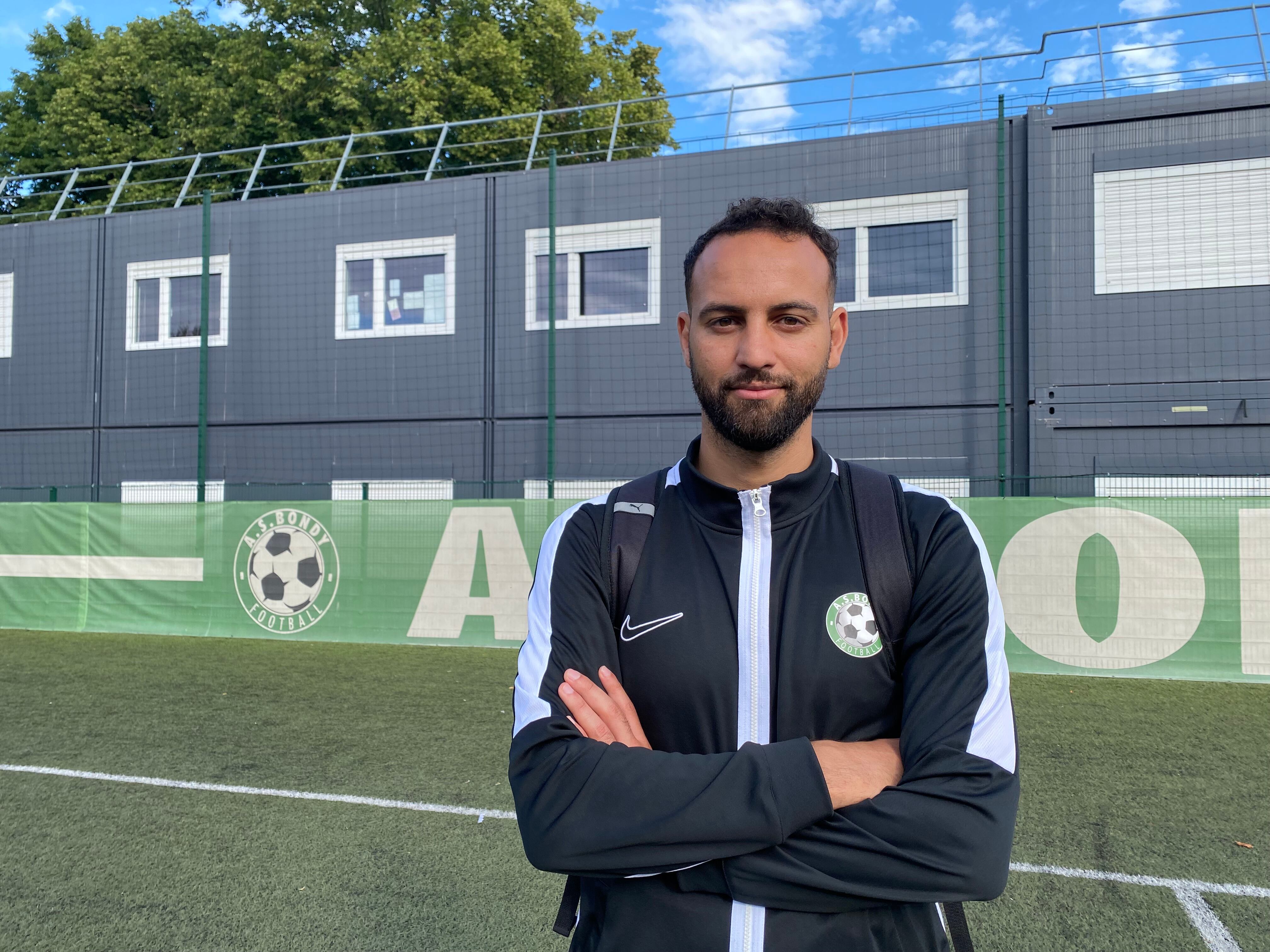 Satli Mourad, director deportivo de fútbol de la Asociación Deportiva de Bondy, ex futbolista profesional que proviene de la misma cantera al este de París