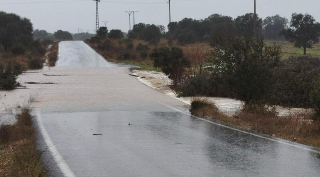 Carretera inundada en Agudo