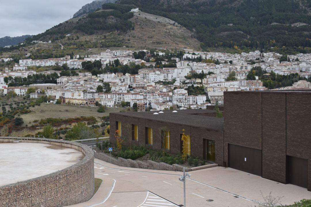 El Chare de Cazorla mira, aún a medio gas, desde la letanía a la serranía cazorleña