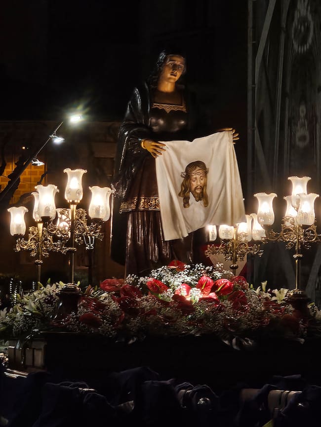 Barbastro vive con solemnidad el Santo Encuentro en la noche del Miércoles Santo