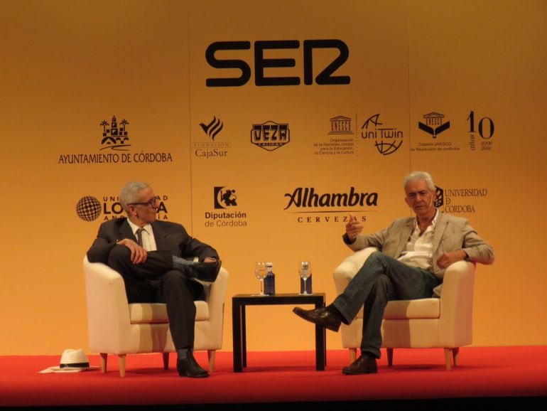 David Reiff y Basilio Baltasar CIfré durante su diálogo en el Congreso de la Sabiduría y el Conocimiento de Radio Córdoba