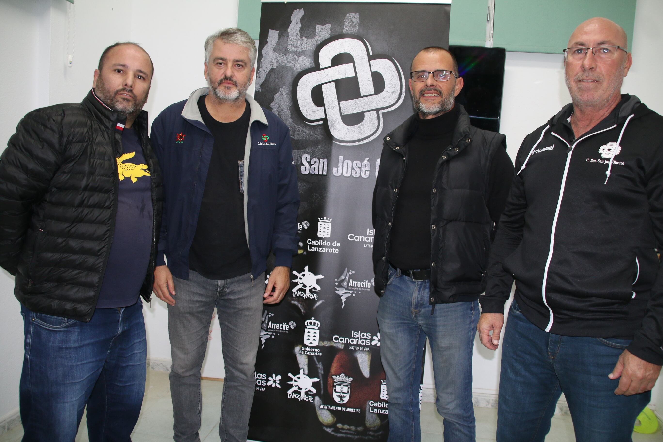 David de la Hoz, &quot;el Bati&quot; con directivos del CB San José Obrero.