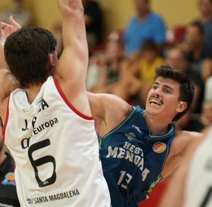 Jaume Lobo en un partit de pretemporada amb l'Hestia Menorca.