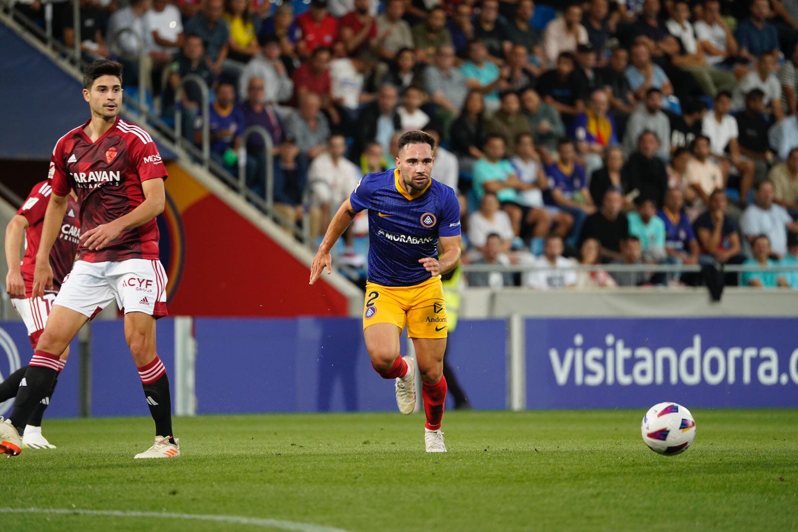 L'FC Andorra va oferir ahir una imatge molt més competitiva malgrat perdre per la mínima contra el Saragossa a l'Estadi Nacional.