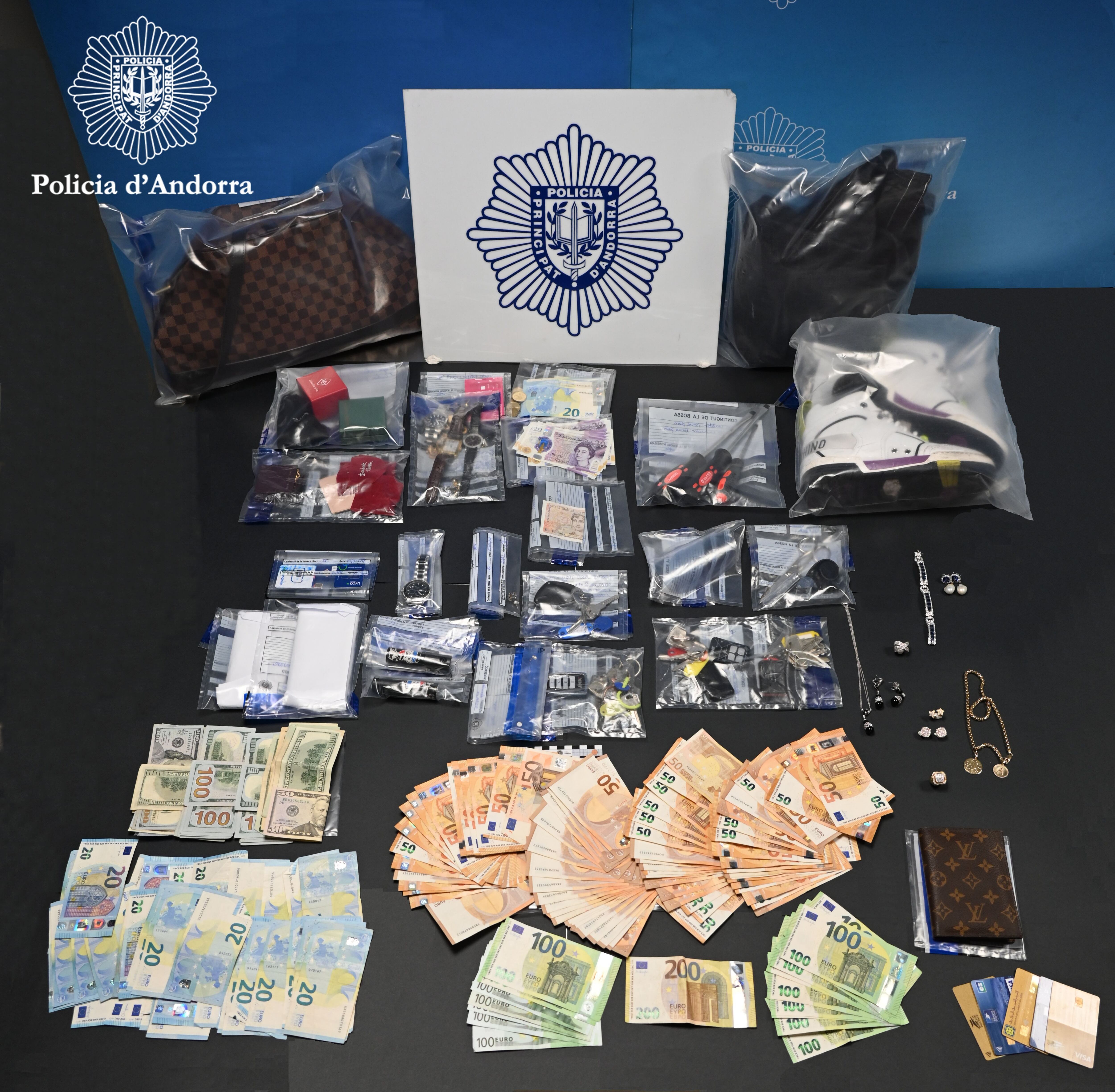 Material confiscat a l&#039;autor de diversos furts a la zona de Soldeu.