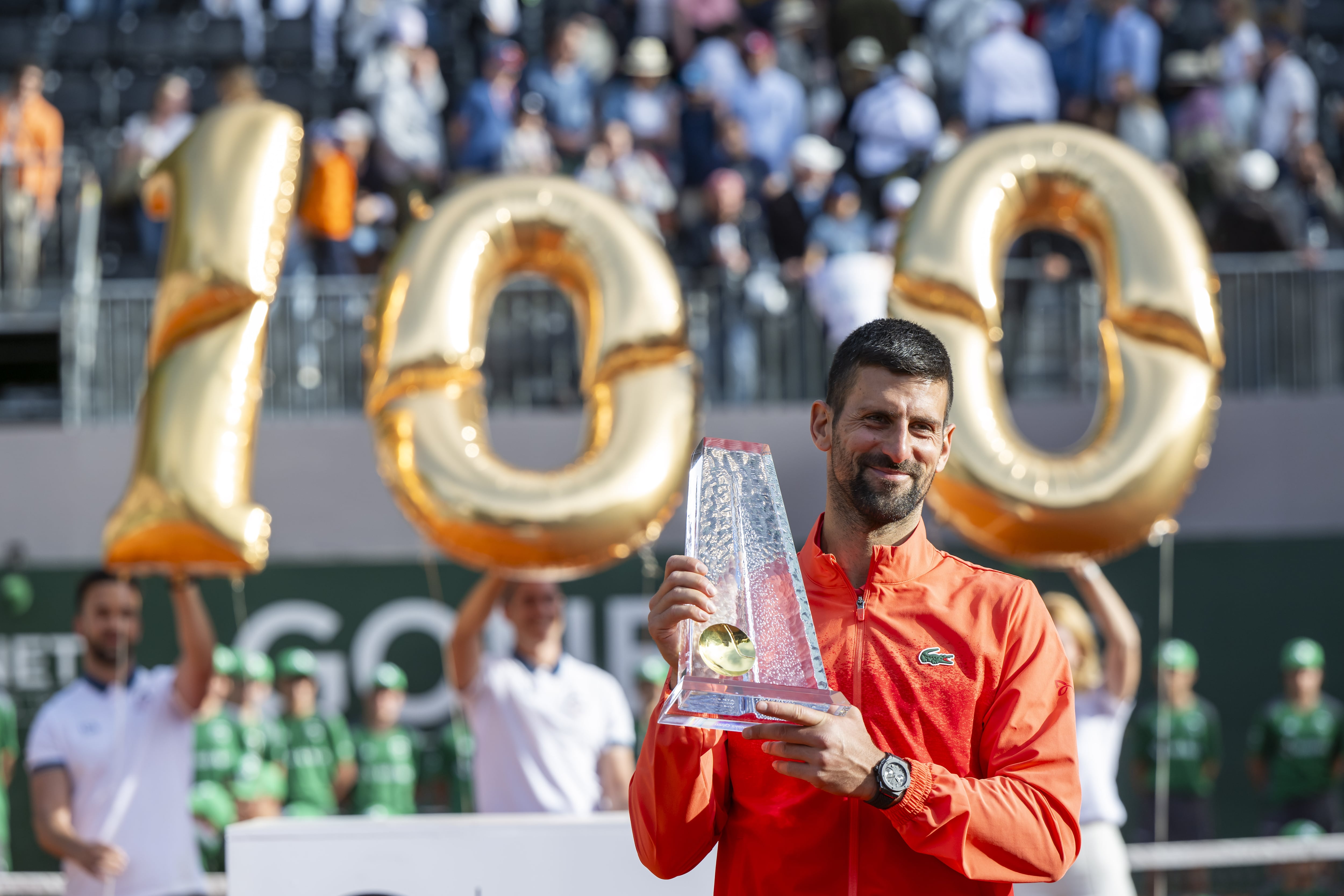 Novak Djokovic levanta su título número 100