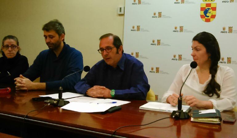 El alcalde de Pinto, Rafael Sánchez, y la edil de Hacienda Consoli Astasio