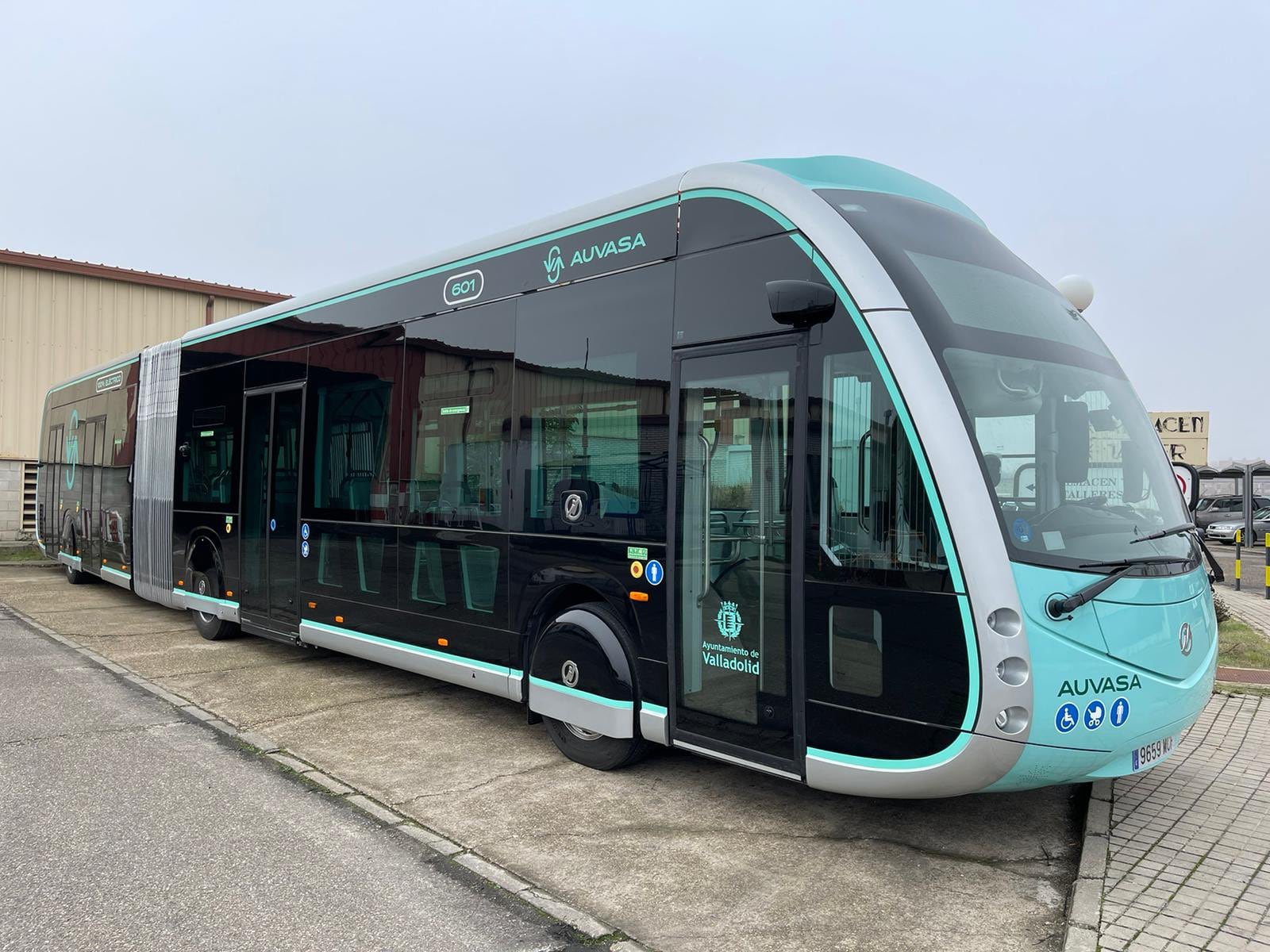 Autobús eléctrico articulado que se incorpora a la flota de AUVASA