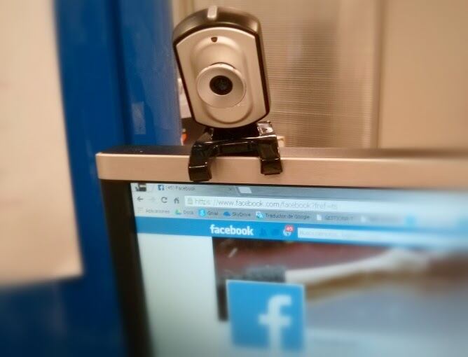 L'home, de 45 anys d'edat, està acusat d'assetjat quatre menors des de Facebook