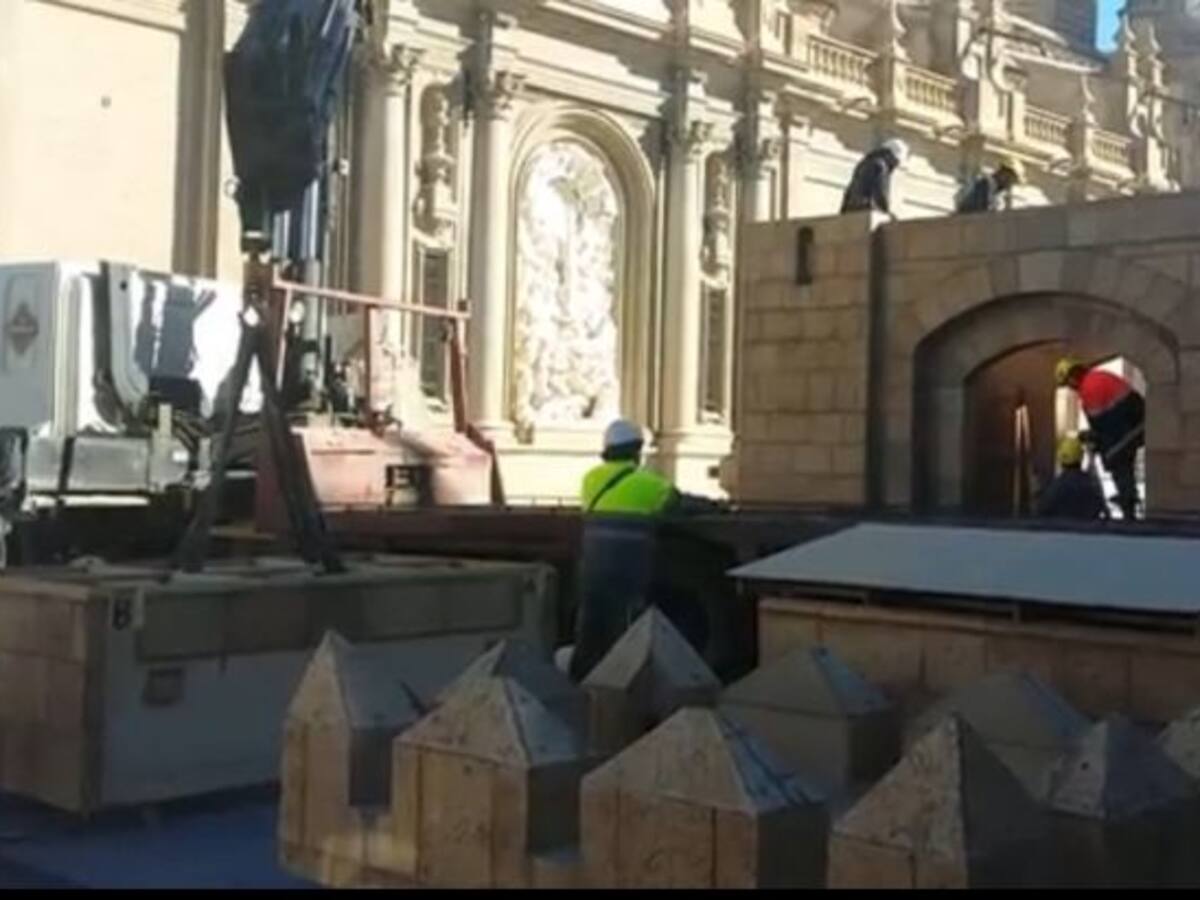 Comienza el montaje del belén monumental en la Plaza del Pilar
