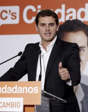 GRA657. MADRID, 22/05/2015.- El presidente de Ciudadanos, Albert Rivera, durante su intervención en el acto electoral de cierre de campaña que la formación celebra esta noche en Madrid. EFE/Alberto Martín.