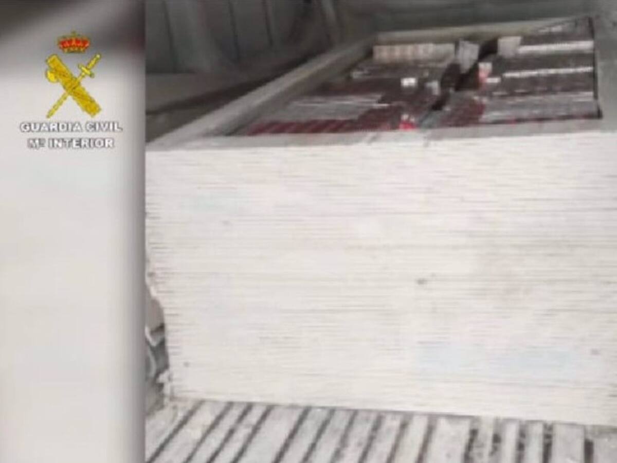 Detenido en Los Barrios con más de 7.900 cajetillas de tabaco de contrabando ocultas en una furgoneta