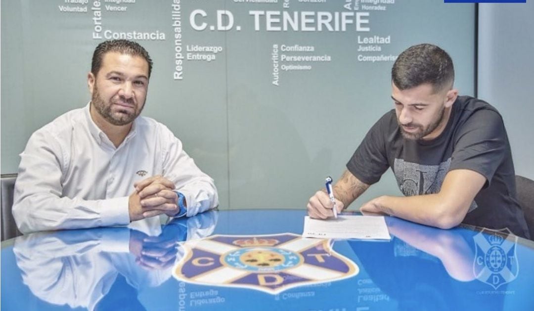 Alberto Jiménez renueva con el CD Tenerife hasta el 2023