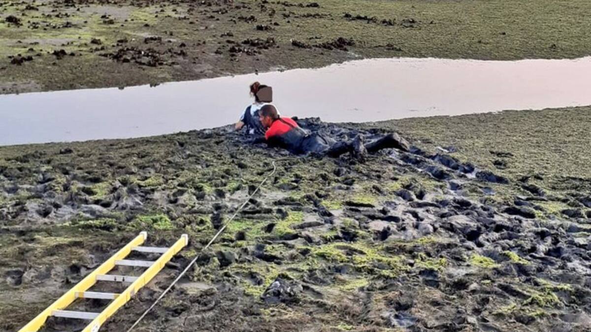 Pablo Bolado, rescate en el lodo en Laredo