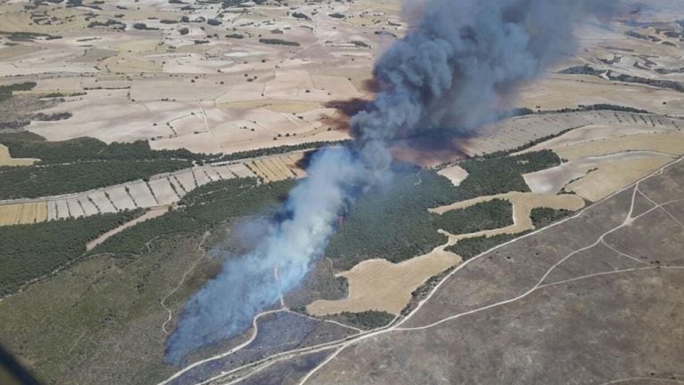 Vista aérea del incendio en los montes de Zuera 