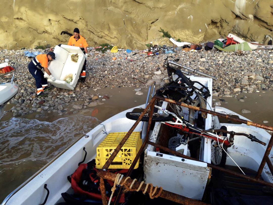 Imagen de los restos recogidos en los trabajos de limpieza