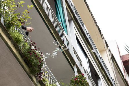 Balcones en Gandia desde donde muchos hacen vida social