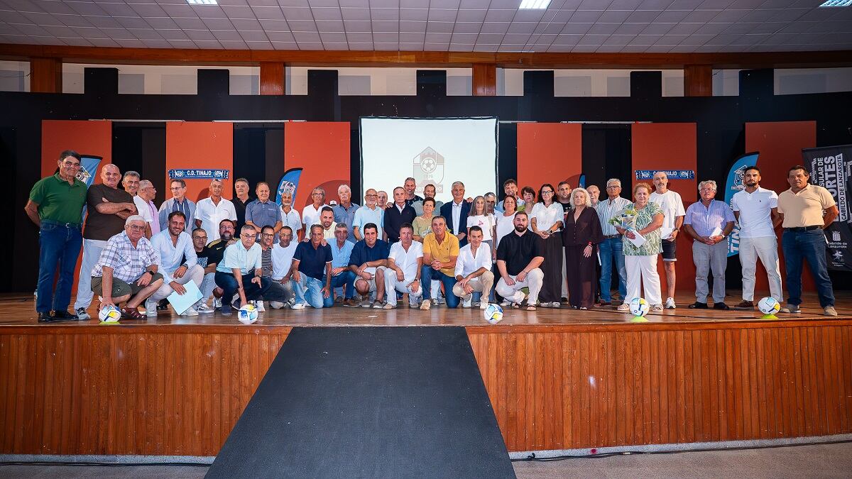 Participantes en el acto del 50º Aniversario del CD Tinajo.