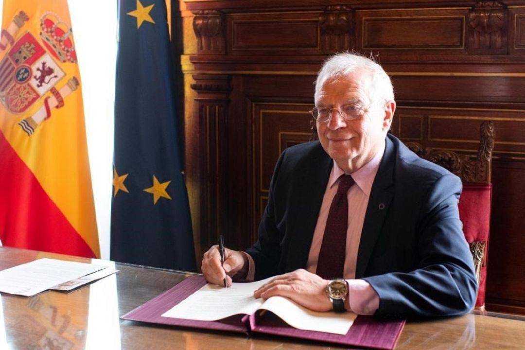 Josep Borrell firma los memorandos acordados con el Reino Unido sobre la salida de Gibraltar de la UE