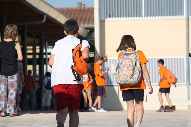 Els tècnics llimen els problemes a l'escola.