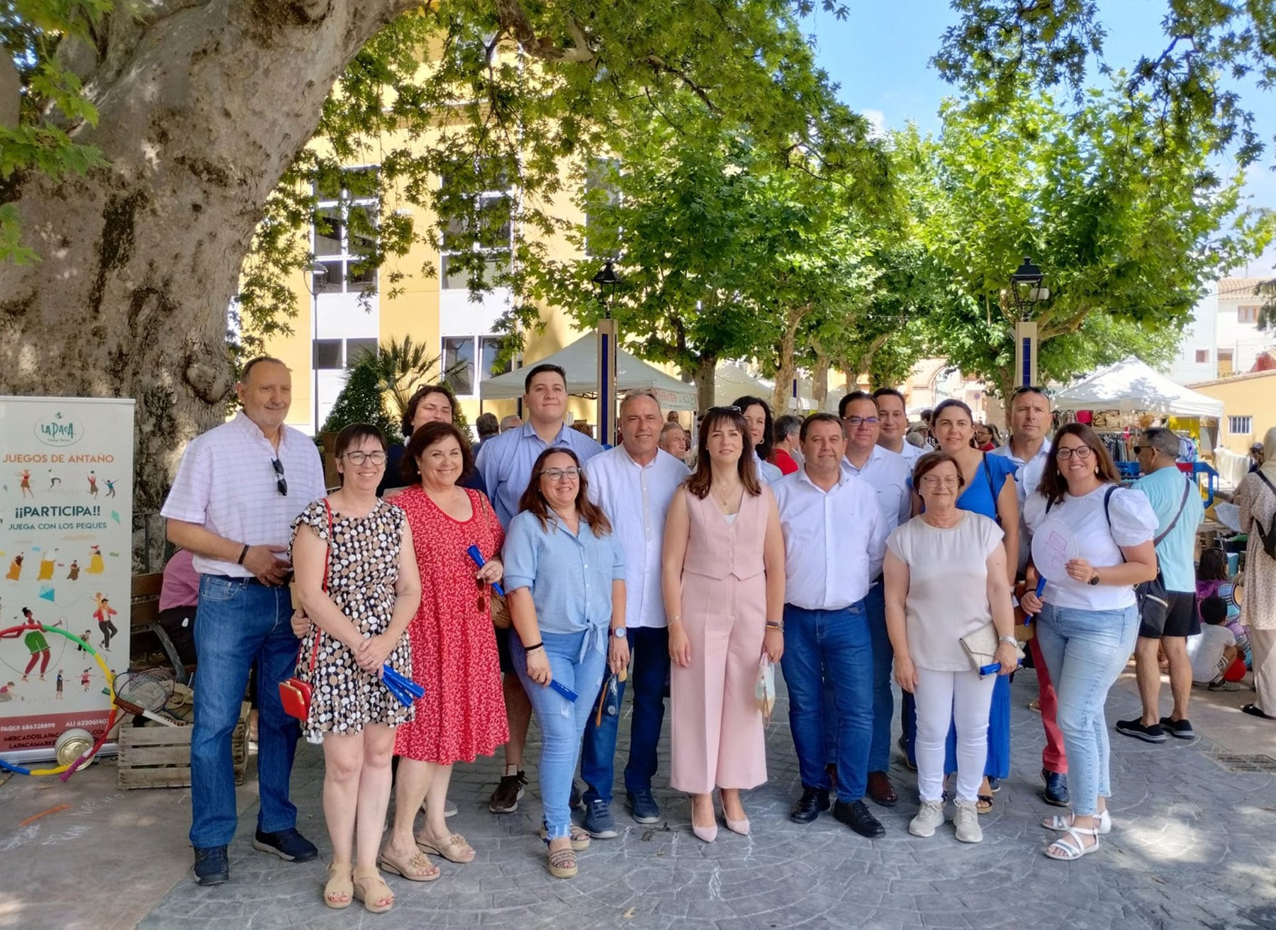 Imatge de la passada edició de la Fira d&#039;Estiu amb l&#039;alcaldessa Magdalena Martínez al centre de la imatge junt al seu equip