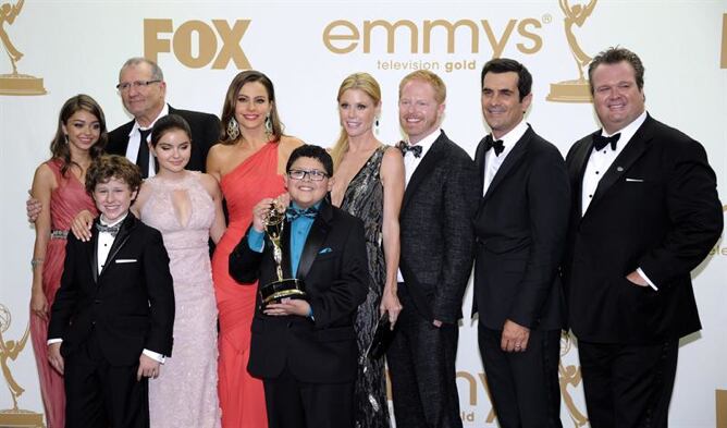 El elenco de &#039;Modern Family&#039;, tras recoger el Emmy 2011 a la Mejor Serie Cómica