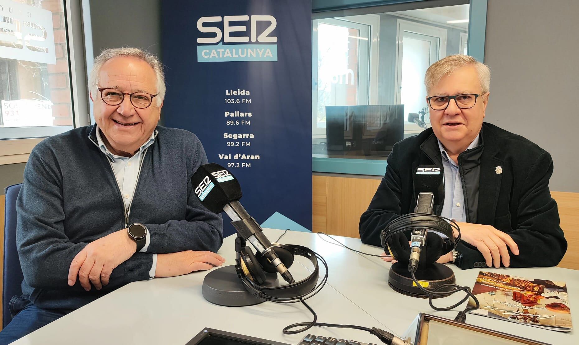 A l'esquerra, Pau Garcia Sistach, president de l'Associació Armats de la Sang de Lleida i a la dreta, Eduard Segarra, prior de la Congregació de la Sang.