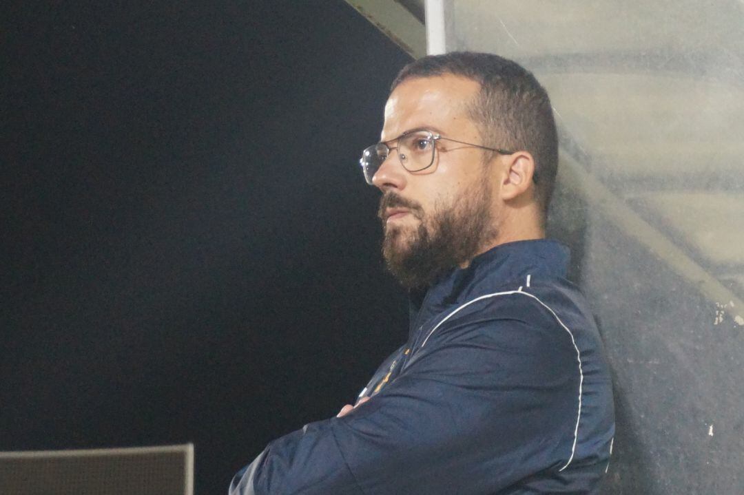 Santi Rico, entrenador del C. D. Eldense, mira el futuro con optimismo