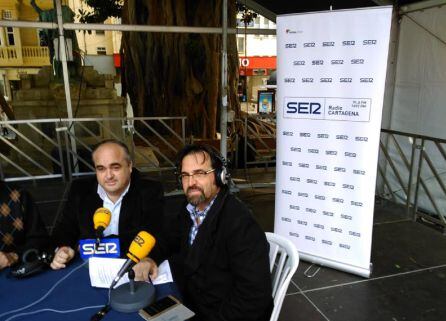 De izda a derecha: Juan Pedro Torralba, concejal de Descentralización y Festejos del Ayto de Cartagena y Miguel Meroño, director-presentador de Hoy por hoy Cartagena.