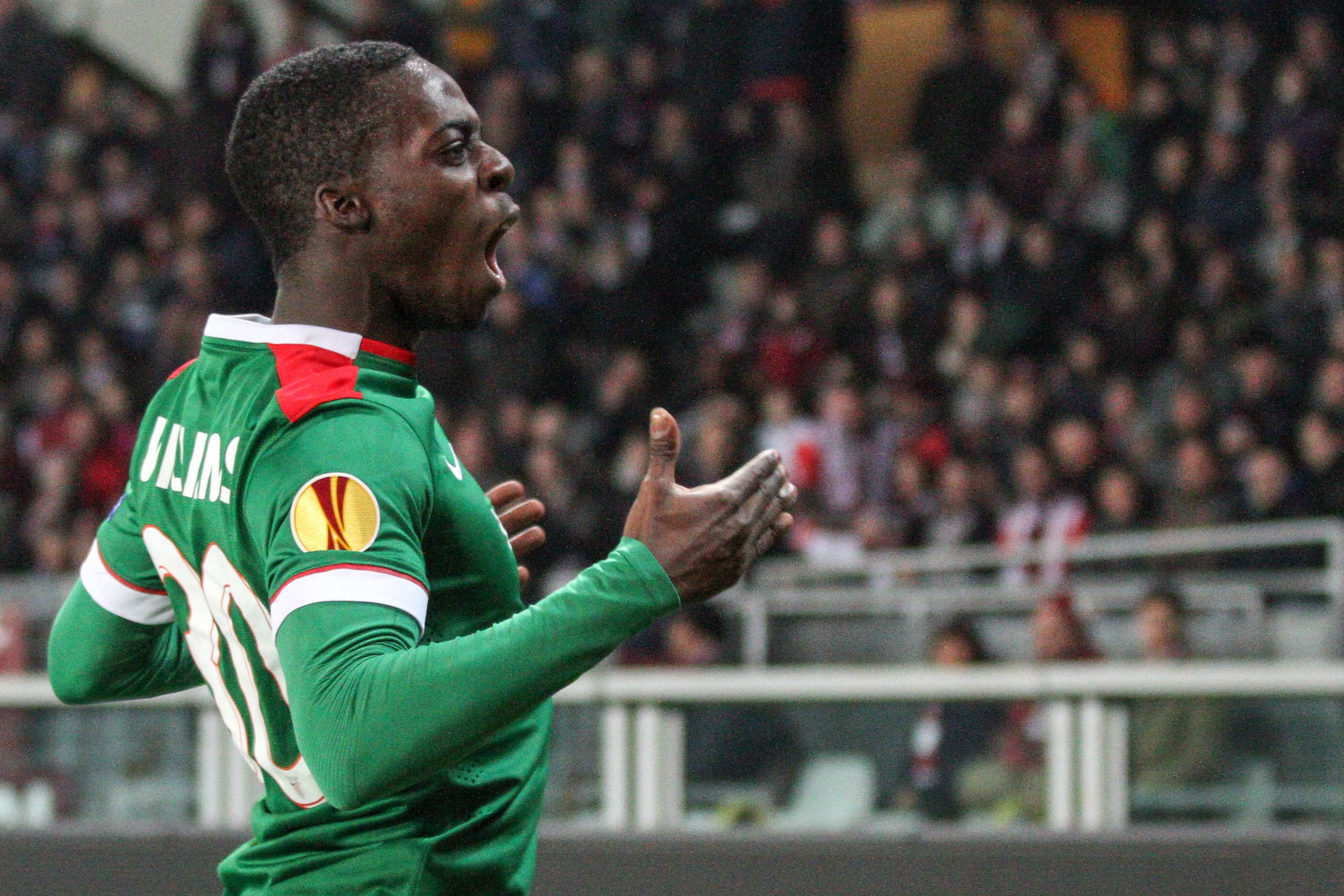 Iñaki Williams celebrando su primer gol oficial con el Athletic en Torino