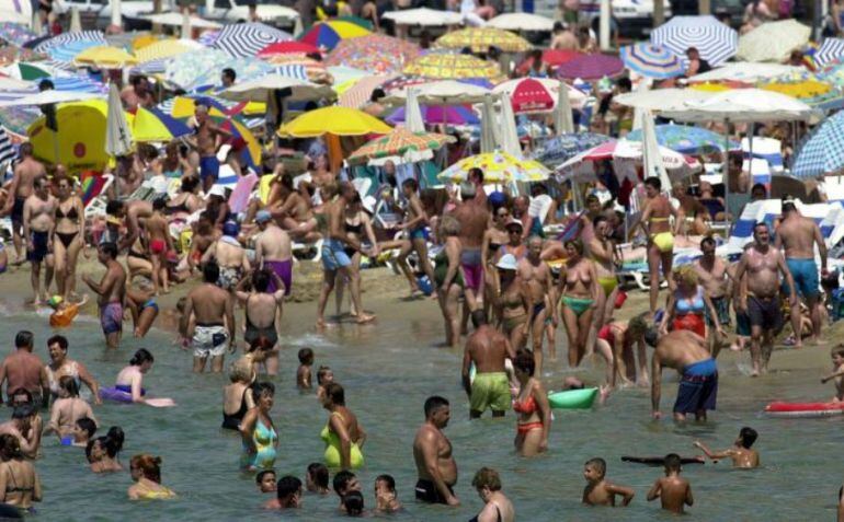 Los datos de AENA chocan con las valoraciones de PIME, ASHOME y PP.