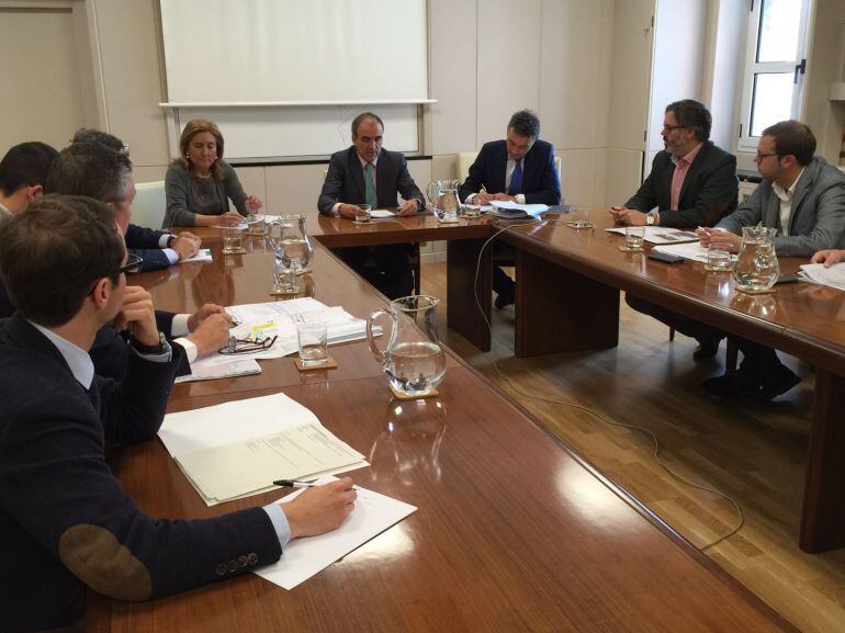 Momento de la reunión entre Ministerio de Fomento, Junta de Extremadura y Ayuntamiento de Plasencia