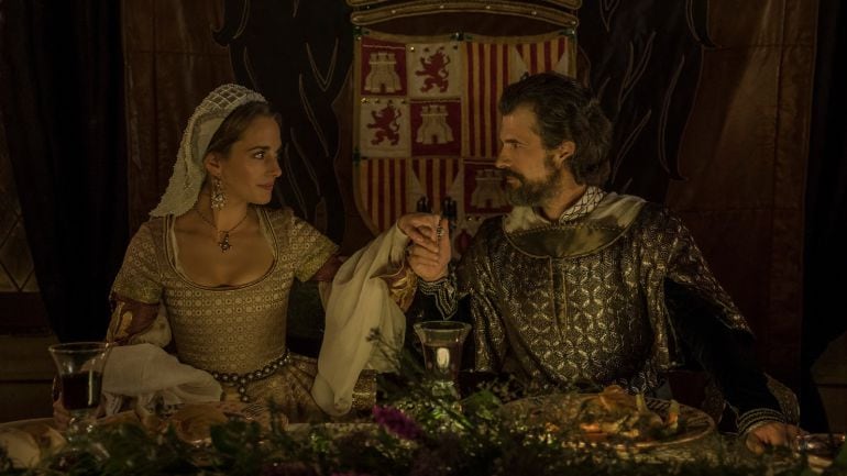 Silvia Alonso y Rodolfo Sancho, como Fernando El Católico y Germana de Foix en la película &#039;La corona partida&#039;