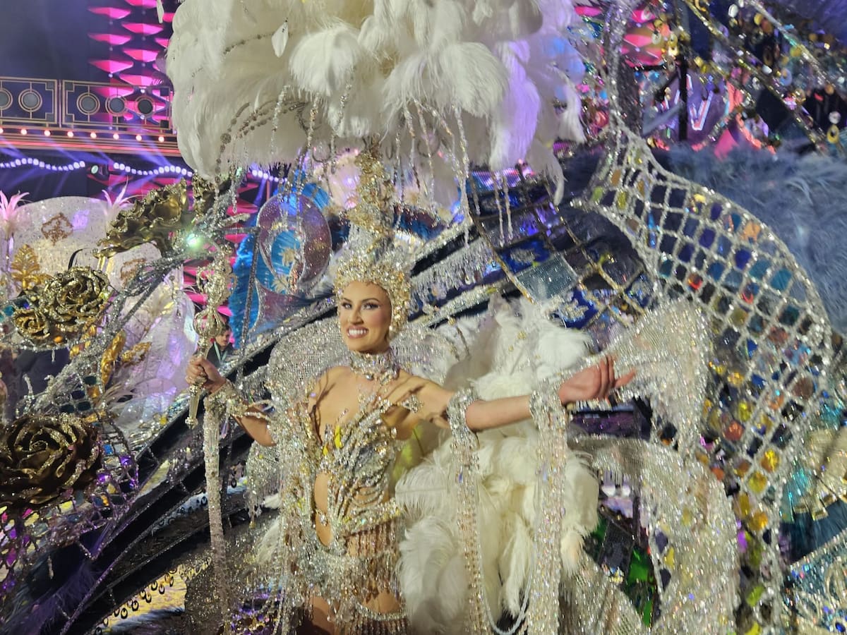 Carla Benítez hace “Historia” y se proclama reina del carnaval de Las Palmas de Gran Canaria en el aniversario de su medio siglo de vida