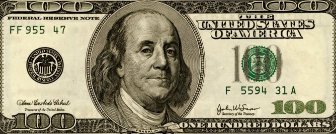 Los billetes de 100 dólares están presididos por el rostro de Benjamin Franklin