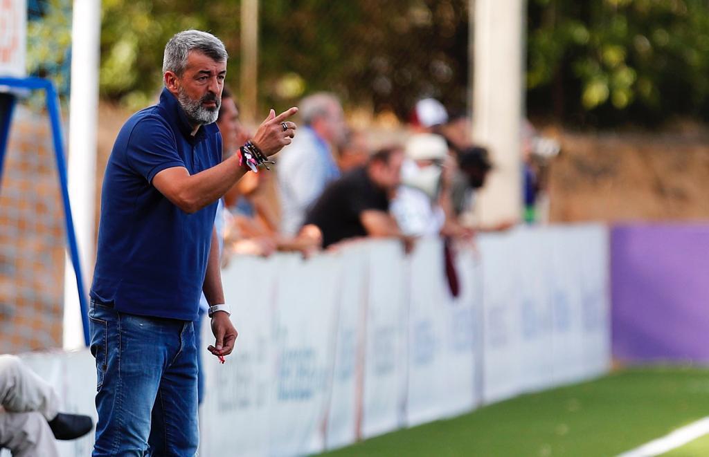 Oscar Fernández, entrenador del Linares Deportivo.