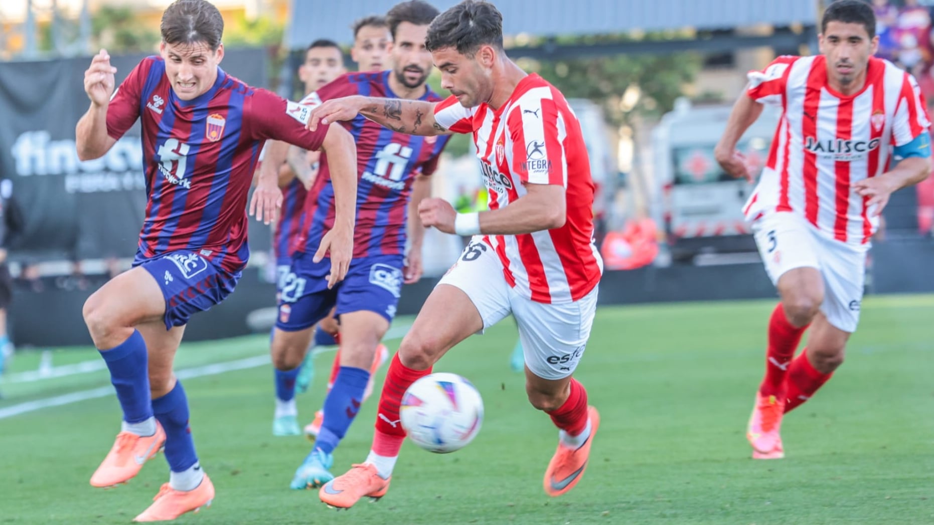 Eldense y Real Sporting no dieron un balón por perdido