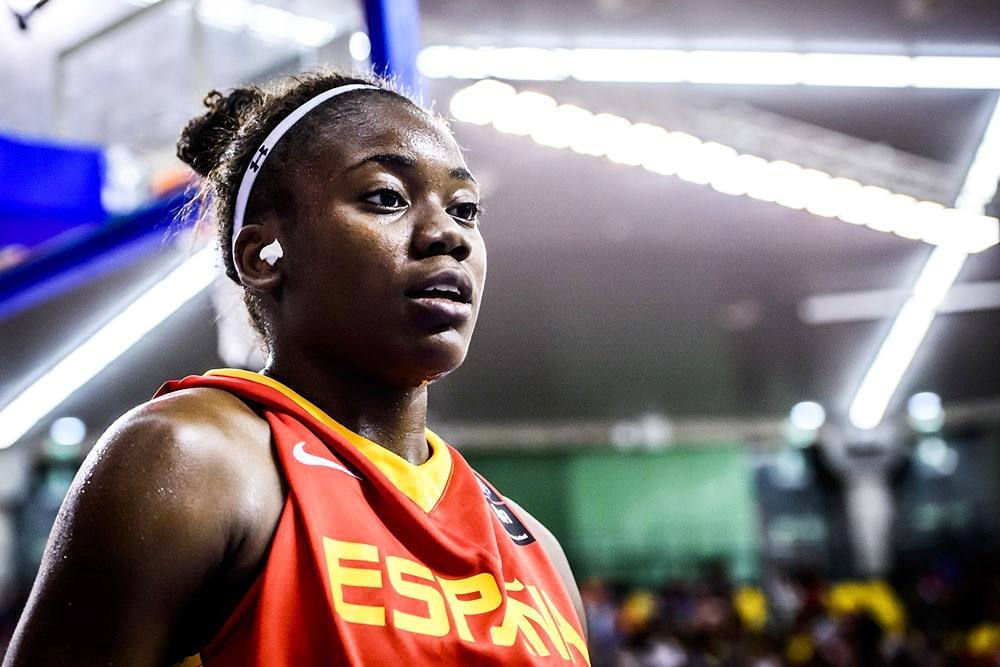 Iris Mbulito con la Selección Española (Foto: @mbulitoiris)
