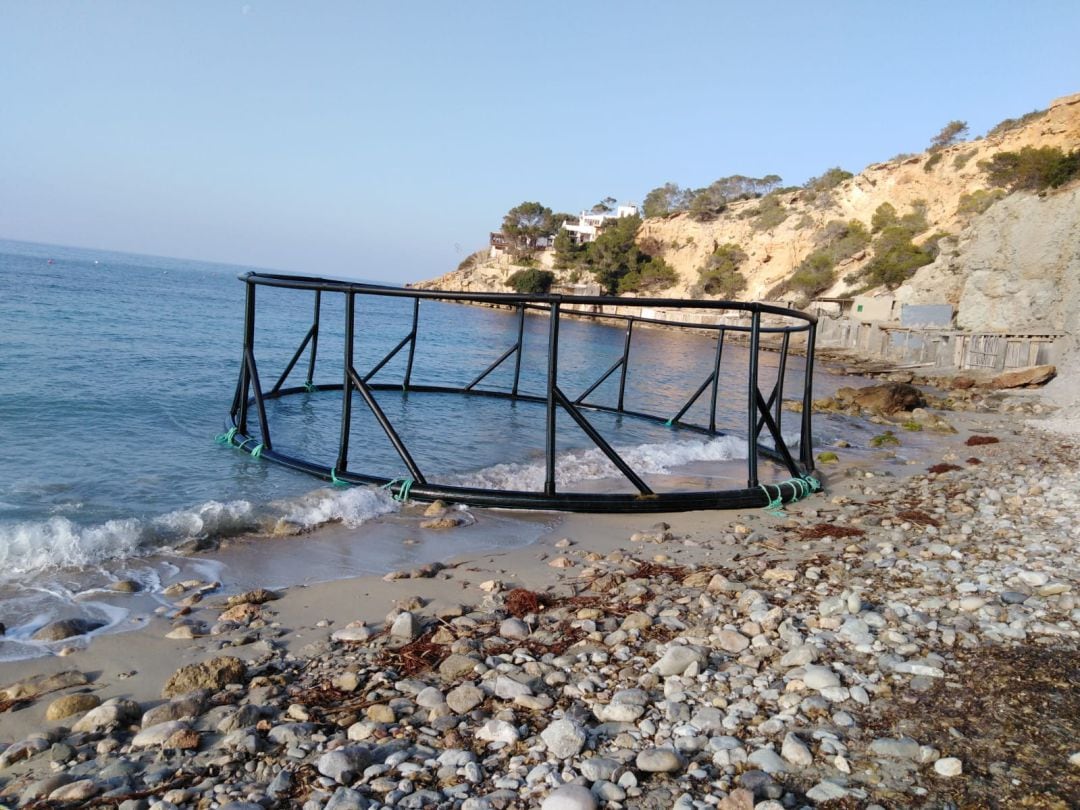 Restos de una piscifactoría en Cala d&#039;Hort.