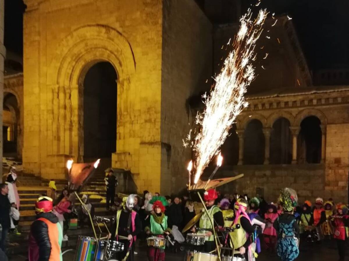 El carnaval segoviano desafía el frío