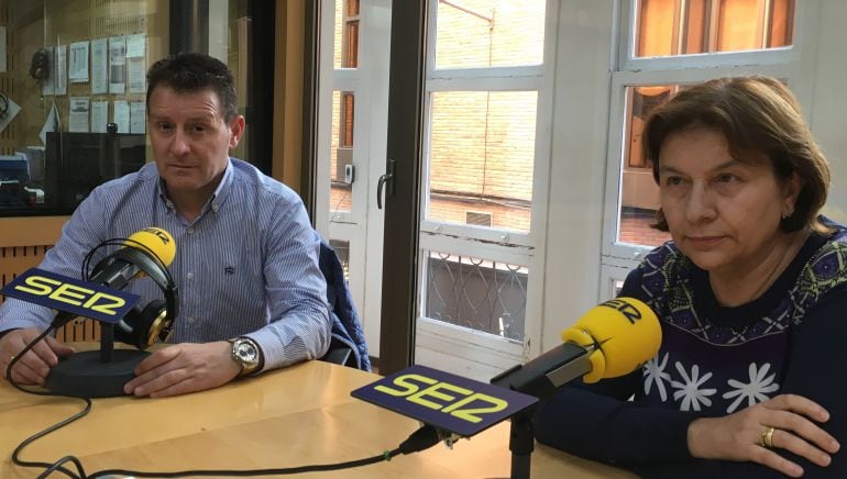 Maribel Loranca y Alfonso Vera, de UGT, en los estudios de Radio Murcia.