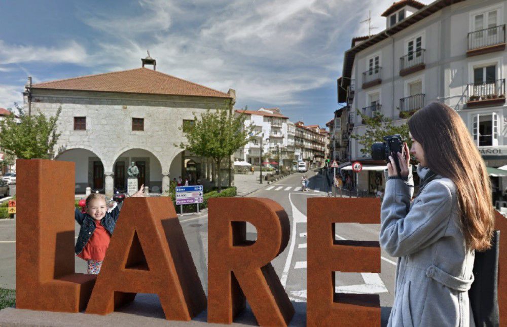 Letras gigantes que se instalarán en la Plaza Cachupín de Laredo.