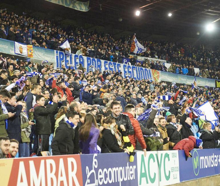 La afición del Real Zaragoza celebró la victoria frente al Leganés en el último partido jugado en la Romareda