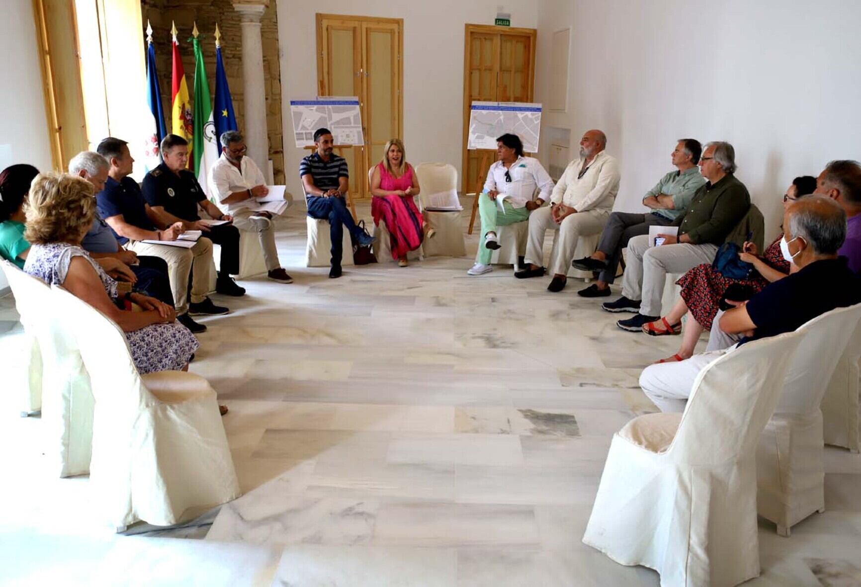 Alcaldesa de Jerez, en una reunión vecinos de Santiago