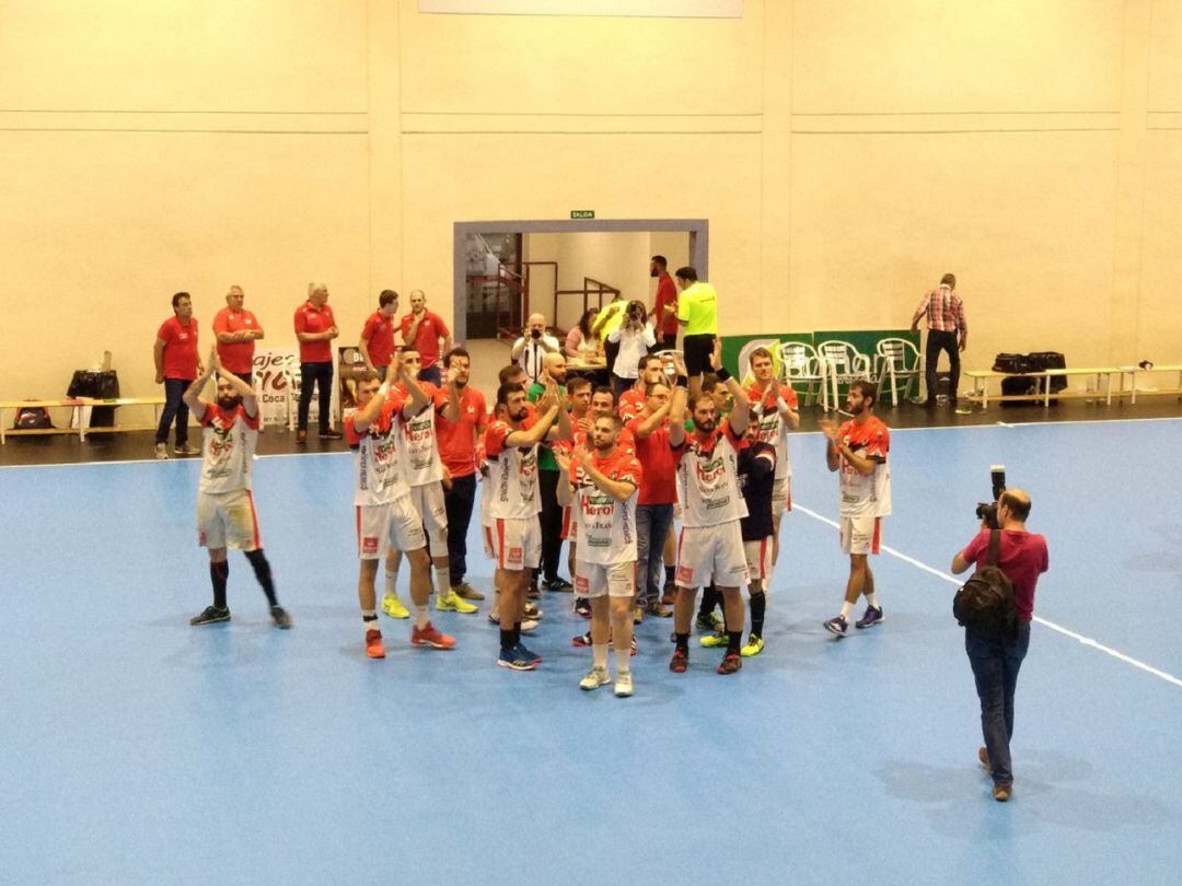 Balonmano Nava estrena pabellón