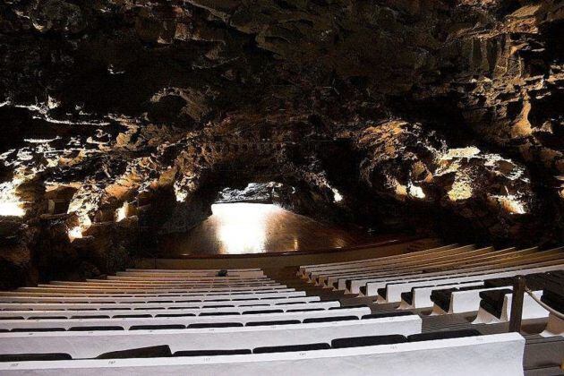 Interior del auditorio de Jameos del Agua.