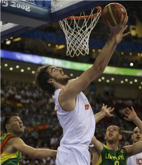 Imagen del partido de baloncesto con el que la selección pasa a semifinales.