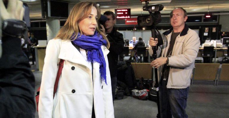 GRA215. RIVAS VACIAMADRID (MADRID), 07/01/2015.- La diputada autonómica de IU Tania Sánchez, candidata de IU a la Comunidad de Madrid en las elecciones de mayo, quien ha comparecencido hoy en la comisión que investiga supuestas irregularidades en contratos municipales de la localidad madrileña de Rivas, entre otros asuntos, la concesión de contratos municipales a la cooperativa Aúpa -que recibió entre 2002 y 2008 catorce contratos por cerca de 1,2 millones-, en la que participaba un hermano suyo. EFE/Víctor Lerena