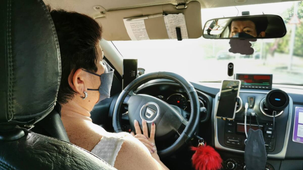 Quince minutos siendo agredida sexualmente en una autopista: el testimonio terrible de una mujer taxista