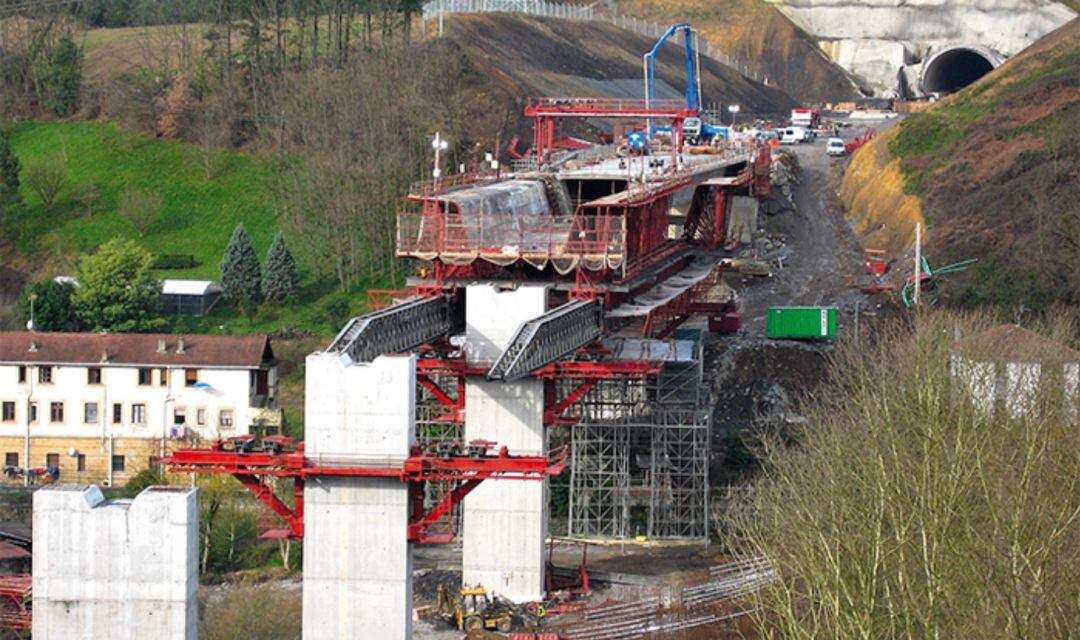 Viaducto sobre el río Ibaizábal